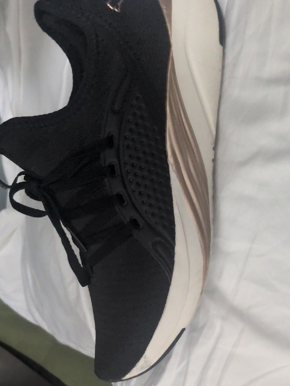 Puma women’s black sneakers size 7.